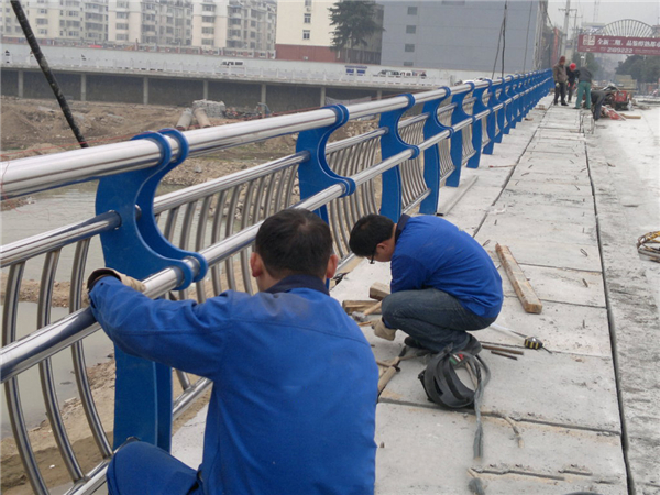 海南不锈钢河道护栏的特性及其在城市景观中的应用