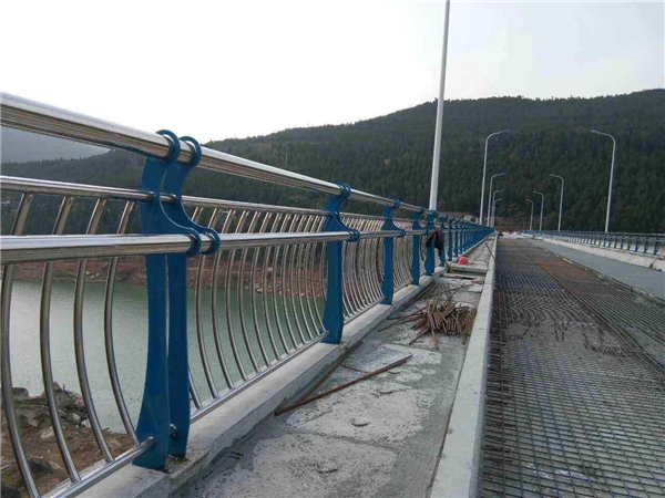 海南不锈钢桥梁护栏防腐措施的重要性及实施策略