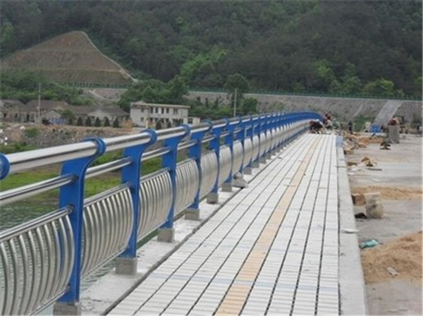 海南不锈钢桥梁护栏是一种什么材质的护栏
